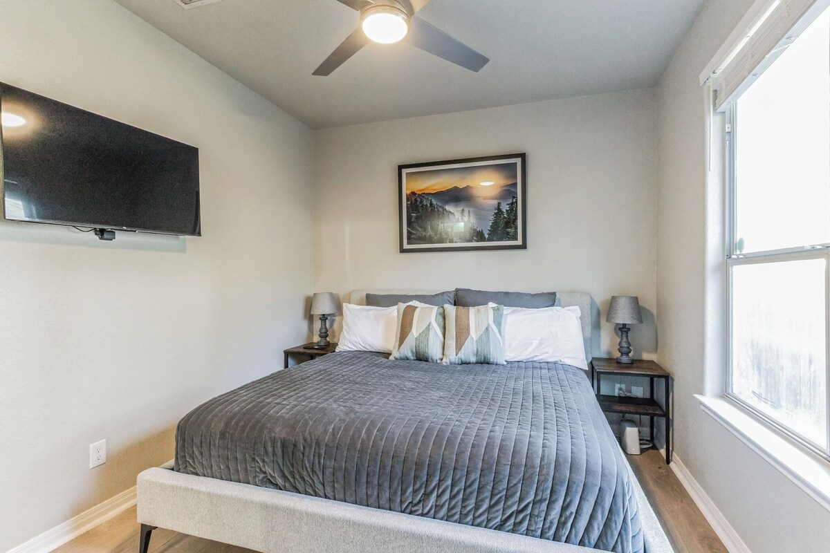 Austin’s Cozy Corner – A Quiet 2 BDR Retreat Perfect for Families!