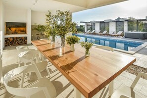 Outdoor dining