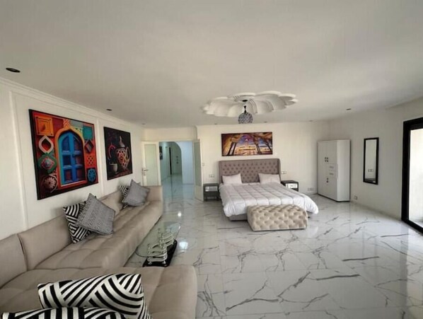 City of Angels Penthouse- MasterSuite 