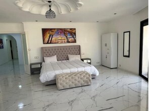 City of Angels Penthouse- MasterSuite 