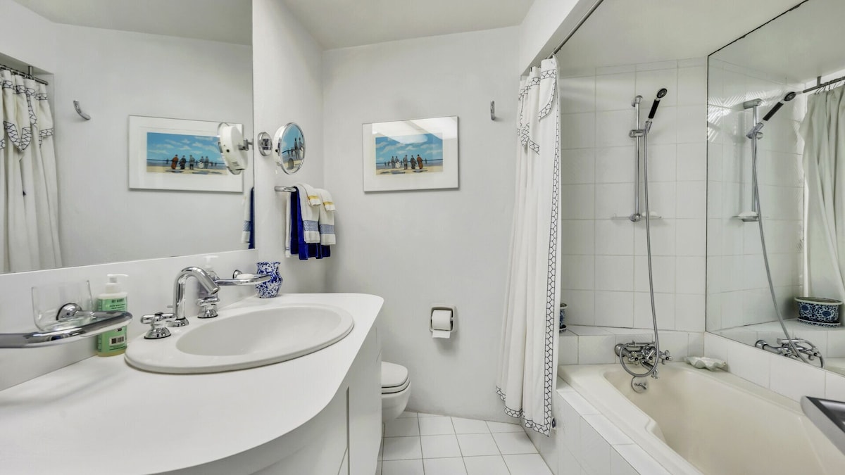 Beachfront Southampton Estate; pristine Atlantic ocean views,…