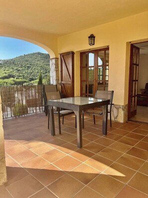Table can be reduced and extended 