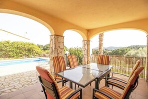 Covered terrace area