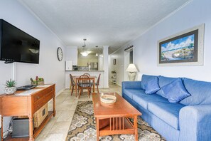 Living Room | Free WiFi | Roku Smart TV