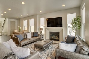 Living Room | 1st Floor | Smart TV | Fireplace