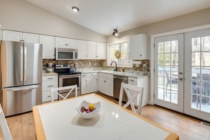 Dining Area | Kitchen