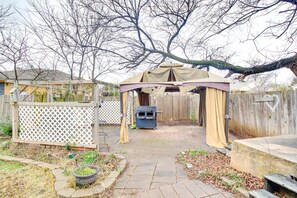 Patio | Gas + Charcoal Grills | Yard | Outdoor Dining Area