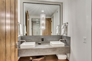 Sink,Indoors,Sink Faucet,Double Sink,Lamp