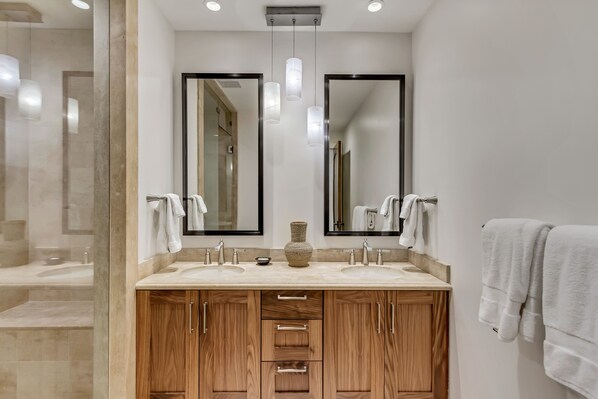 Sink,Indoors,Double Sink,Lamp,Sink Faucet