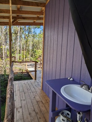 outdoor bathroom sink