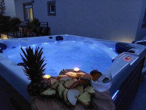 Spa tub