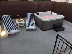Spa tub