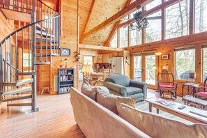 Living Room | 1st Floor | Free WiFi | Open Floor Plan