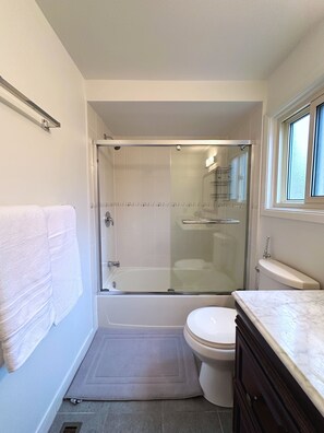 Bathroom 1 (1)