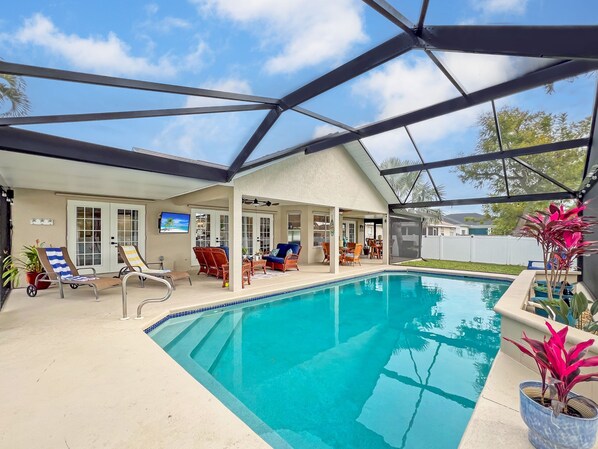 Large Screened in Pool & Lanai