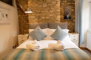The Old Sweet Shop Master Bedroom - StayCotswold