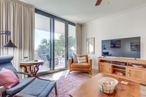 Living Room | Smart TV | Central A/C | Electric Heat
