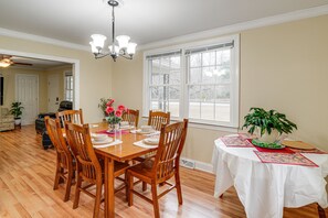 Dining Area | In-Unit Laundry | Central Heating & A/C | 4 Mi to Hyco Lake