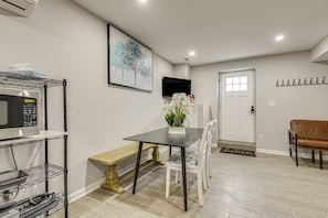Dining Area | Smart TV