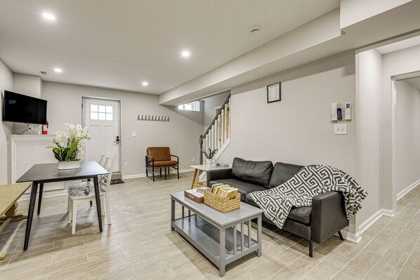 Cheverly Vacation Rental | 2BR | 1BA | 1,000 Sq Ft | Stairs Required