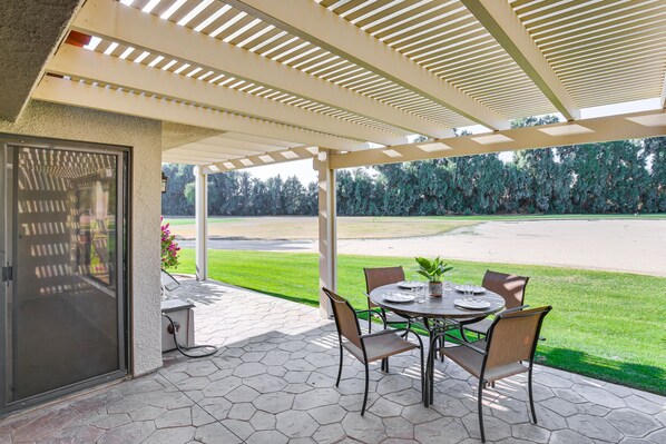 Palm Desert Vacation Rental | 2BR | 1BA | 1 Step to Access | 1,000 Sq Ft