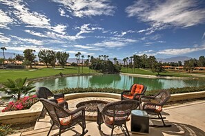 Palm Desert Resort and Country Club | Community Amenities | Sitting Area