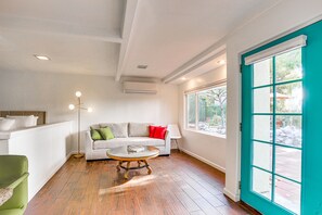 Living Area | Smart TV | Central A/C & Heating