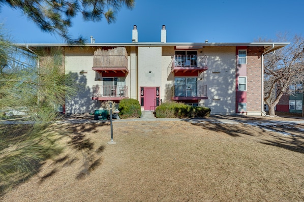 Westminster Vacation Rental | 2BR | 2BA | 990 Sq Ft | Stairs Required