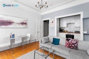 Living Room / Lounge