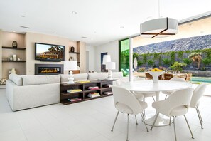 Open concept floorplan with 3700 square feet
