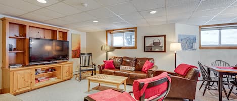 Jay Vacation Rental | 2BR | 2BA | 1,100 Sq Ft | Stairs Required
