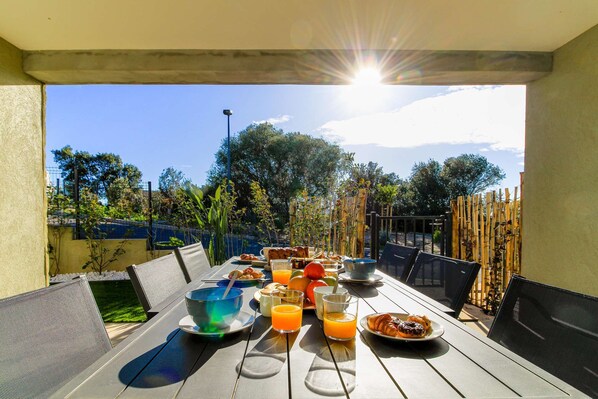 Outdoor dining