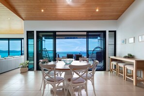 Indoor or Alfresco dining with the best views of Airlie Beach