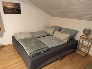 Apartment Dallinger, 35qm, OG, Schlafsofa, 2 Personen-Das Schlafsofa bietet Platz für 2 Personen