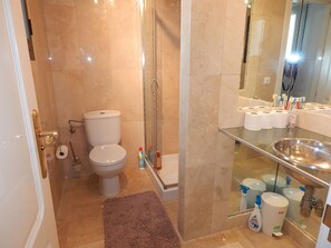 En-suite bathroom