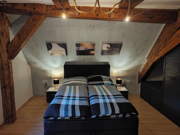 Schlafzimmer (1)