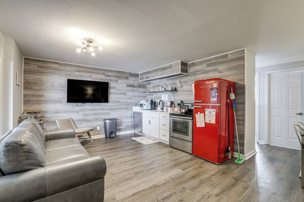 Wildwood Vacation Rental | 2BR | 1BA | 698 Sq Ft | Stairs Required