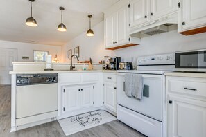 Kitchen | 1st Floor | Cooking Basics | Dishwasher | 1,088 Sq Ft