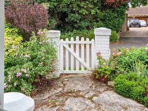 Outdoor area | Smugglers Cottage, New Milton