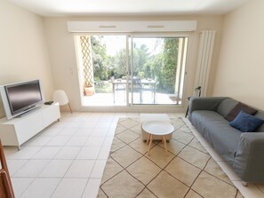 Living room overlooking the garden