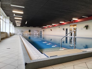 Exercise/lap pool