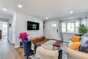 Living Room | Main Level | 55" Smart TV w/ Roku | Queen Sleeper Sofa | Free WiFi