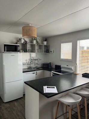 Full kitchen
