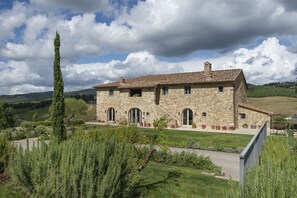 Activities, Amenities, Balcony / Terrace / Patio, Building Exterior, Garden, Pool, Spring, Summer