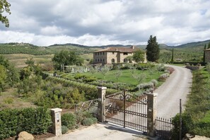 Activities, Amenities, Balcony / Terrace / Patio, Building Exterior, Garden, Pool, Spring, Summer