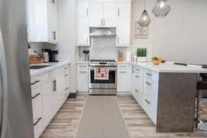 KITCHEN & DINING AREA