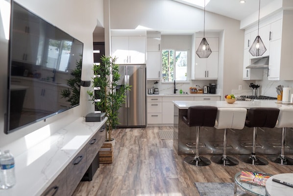 KITCHEN & DINING AREA