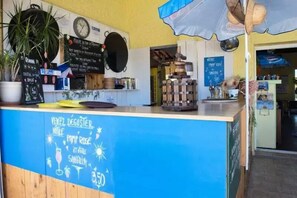 Bar (in der Unterkunft)