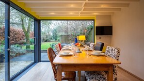 Dining Area, Betty's Cottage, Bolthole Retreats