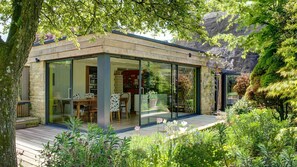 Exterior, Betty's Cottage, Bolthole Retreats